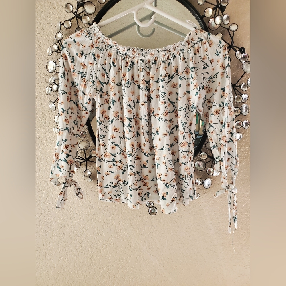EUC.. FloralOpen Shoulder Girl Top. Size S